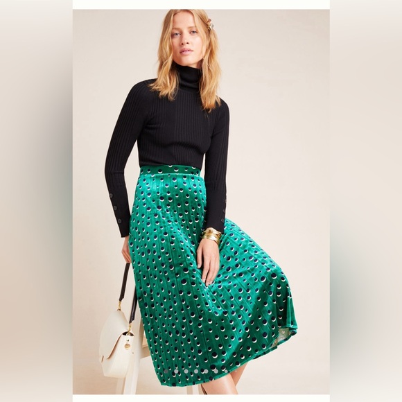 Anthropologie Dresses & Skirts - Gorgeous green patterned velvet skirt. Great condition; worn twice.